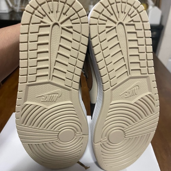 ❌SOLD❌ Jordan 1 Mid SE Brown Basalt Oatmeal sz: US 7.5 W/ 6.5 M - Picture 7 of 12